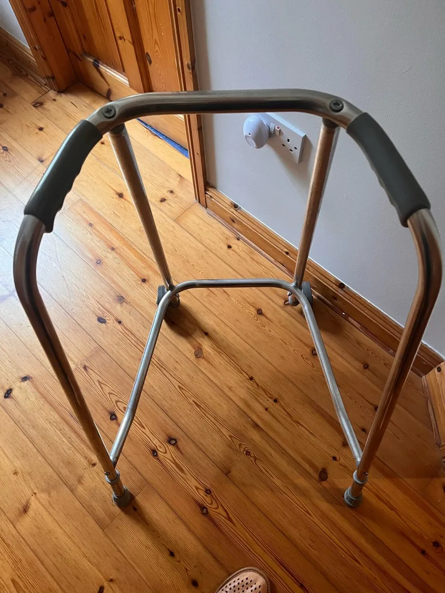 Walking frame - Image 1