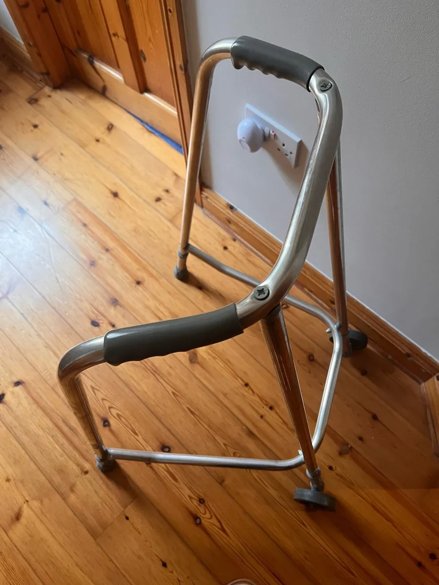 Walking frame - Image 2