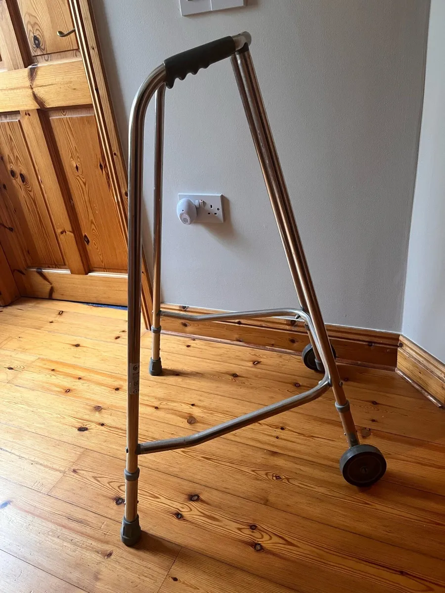 Walking frame - Image 3