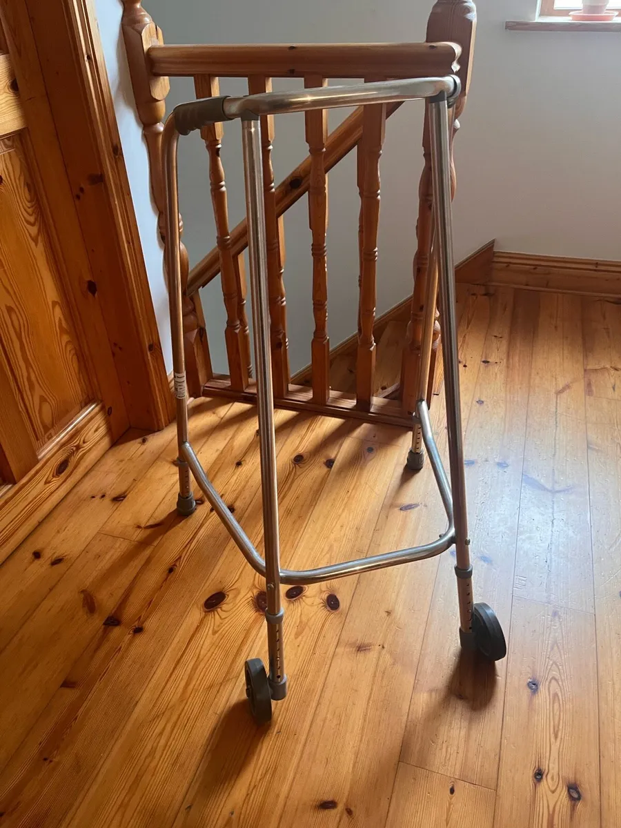 Walking frame - Image 4