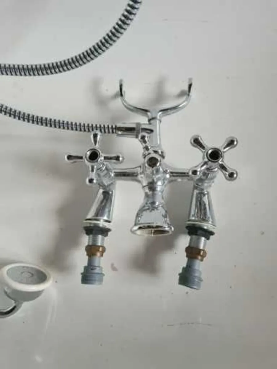 Full bathroom suite only 3 years old - Image 1