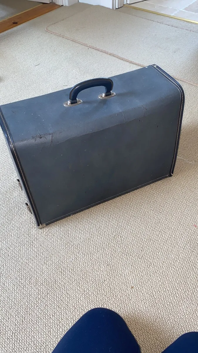 Vintage sewing machine - Image 3