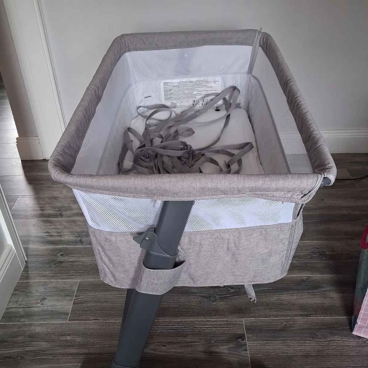 Next to me crib - Image 1