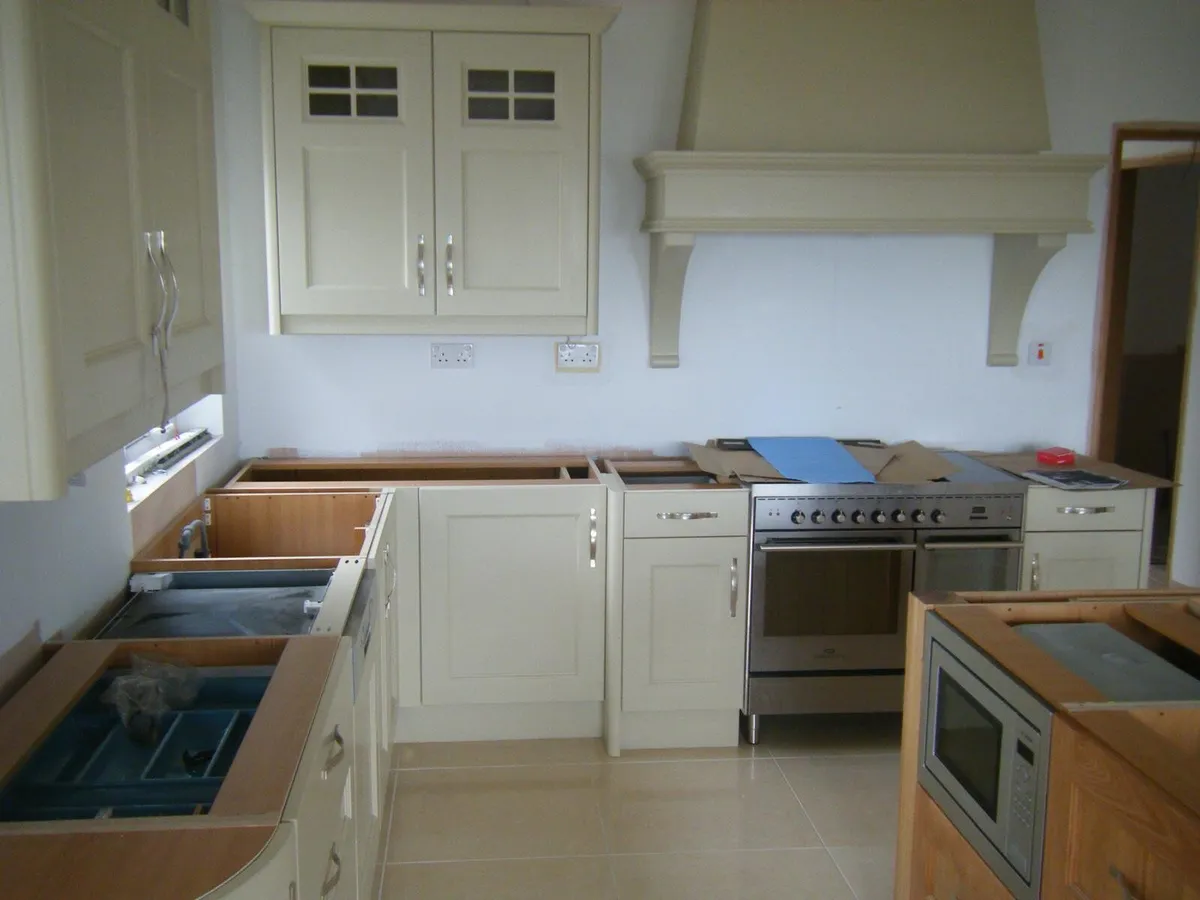 Greenhill Kitchen island / canopy hood /cabinets - Image 2