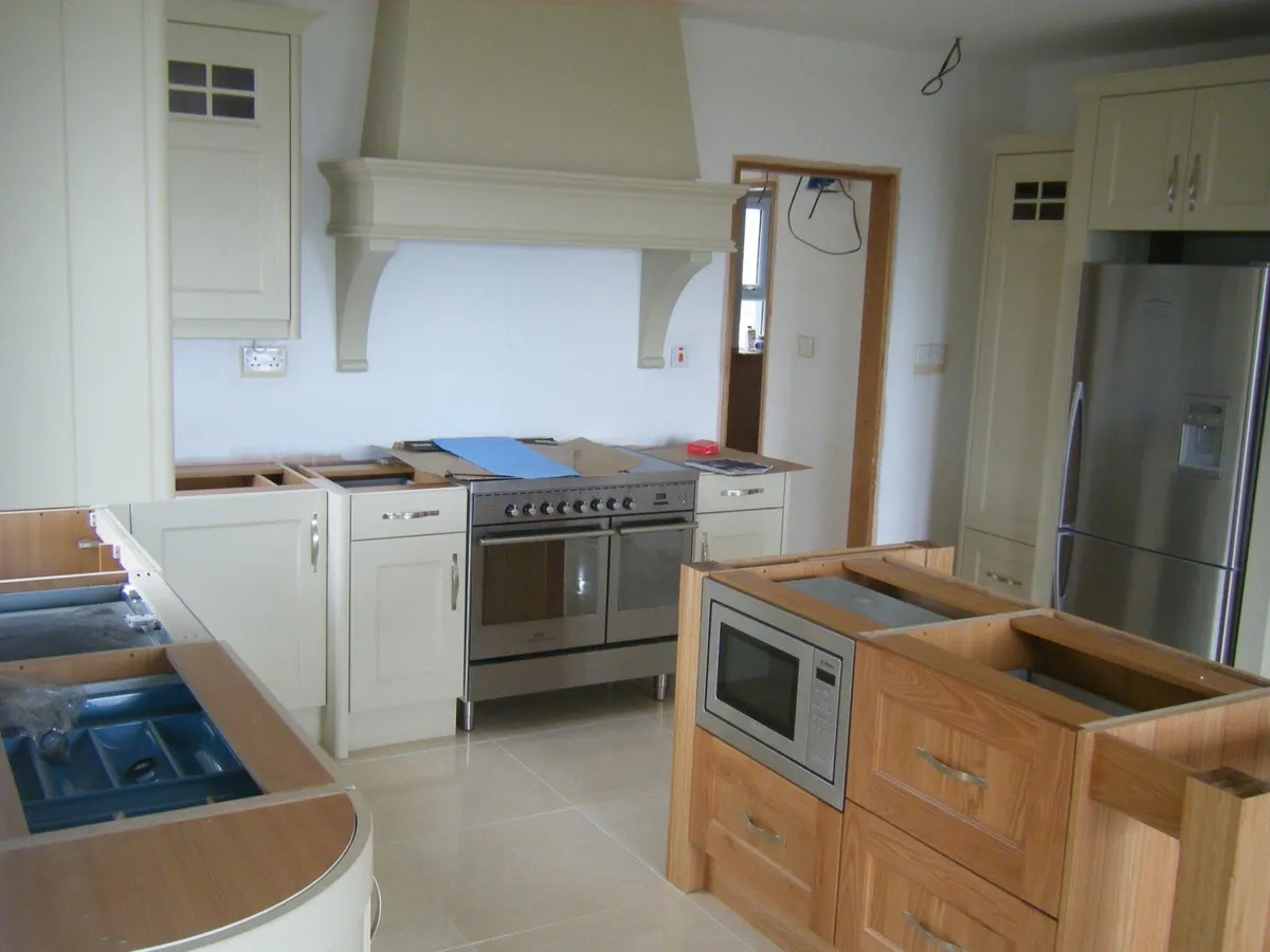 Greenhill Kitchen island / canopy hood /cabinets - Image 1