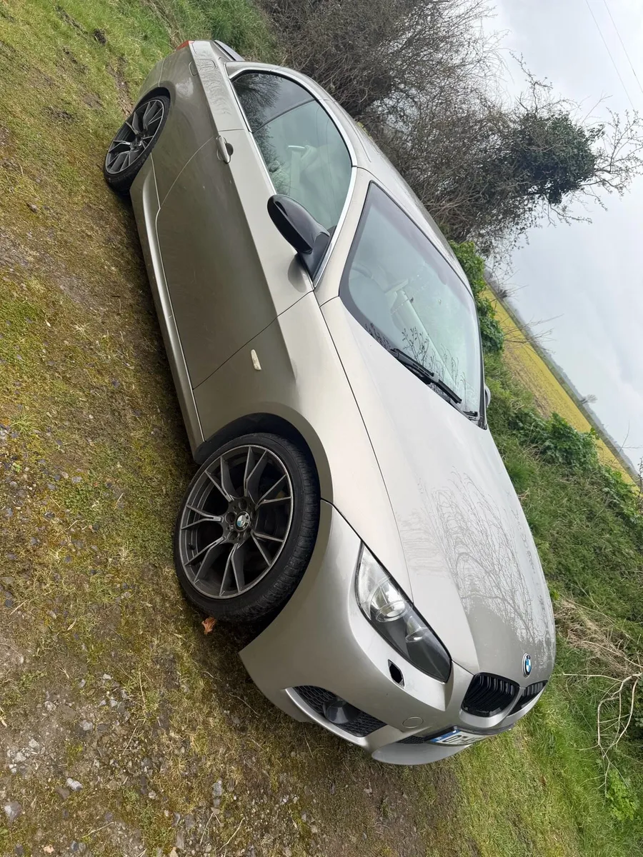 BMW 320I  E93 - Image 1