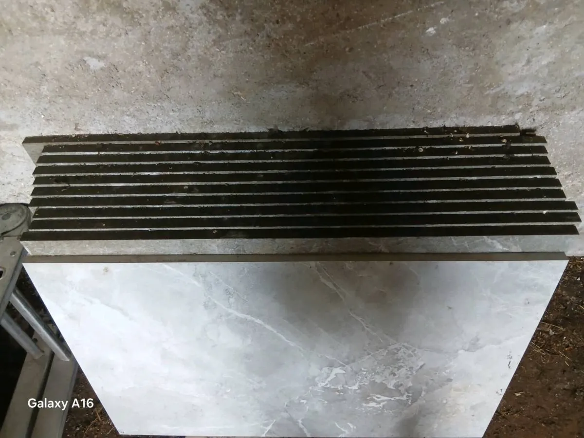 Porcelain tiles - Image 1