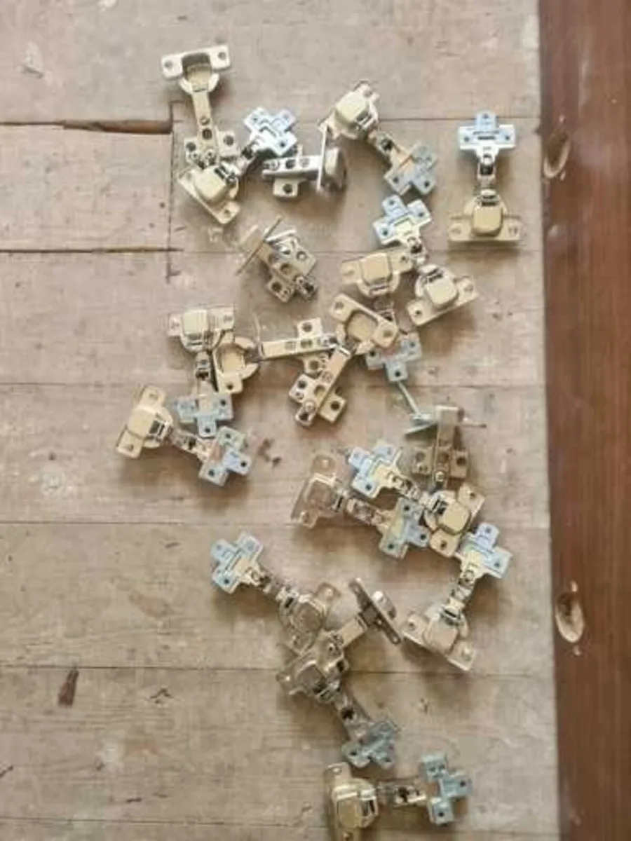 4 x wooden hanging wardrobe doors. - Image 3