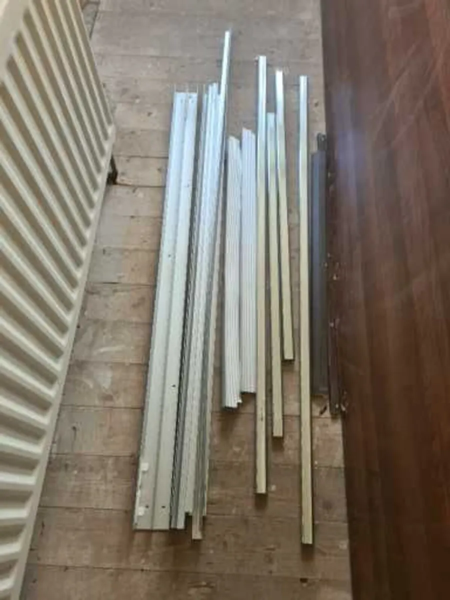 4 x wooden hanging wardrobe doors. - Image 4