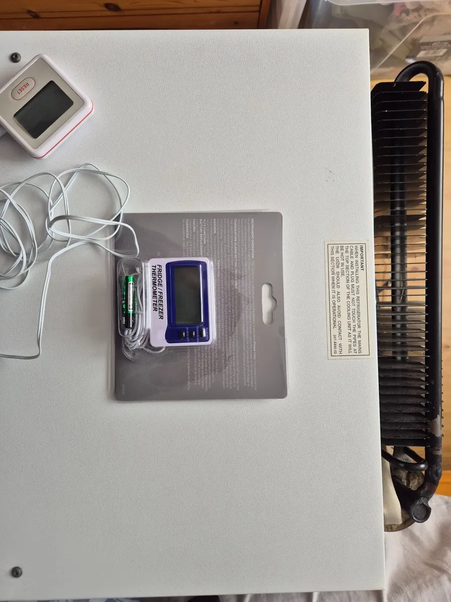 Small Fridge - Image 4