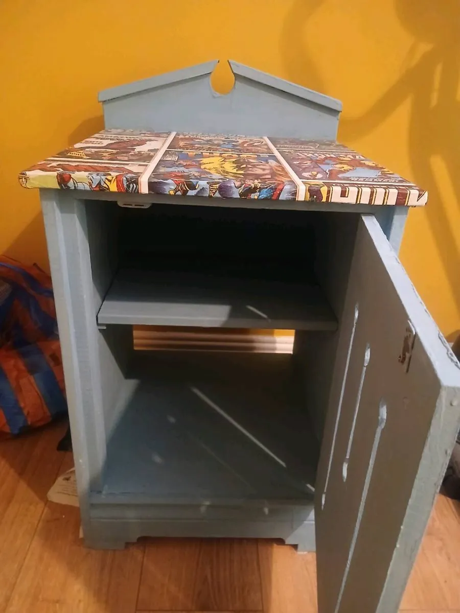 Boys locker - Image 3