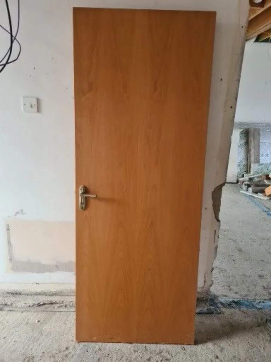 8 x Beach finish internal fire-check doors - Image 1