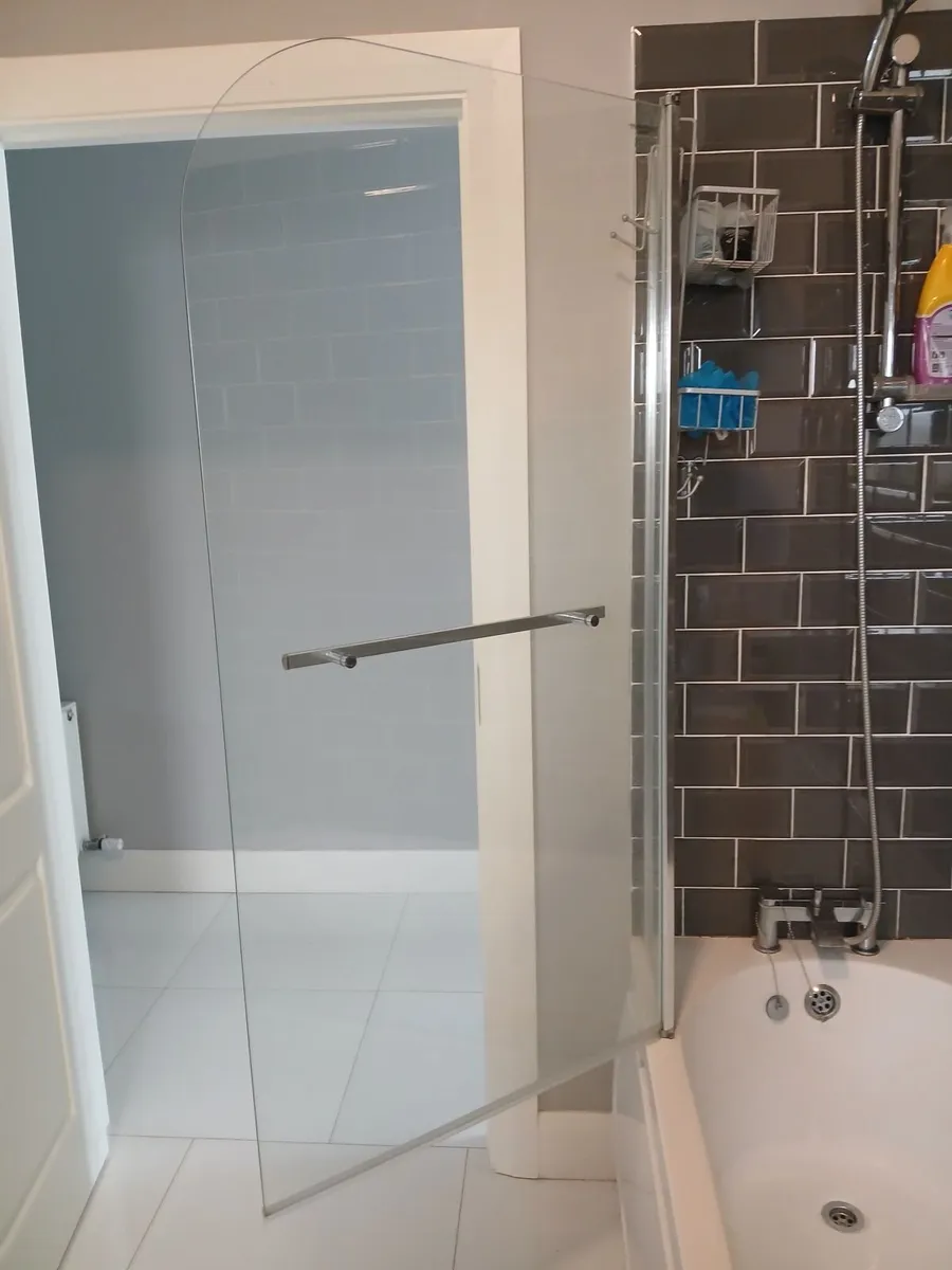 Bathroom fittings - Image 1