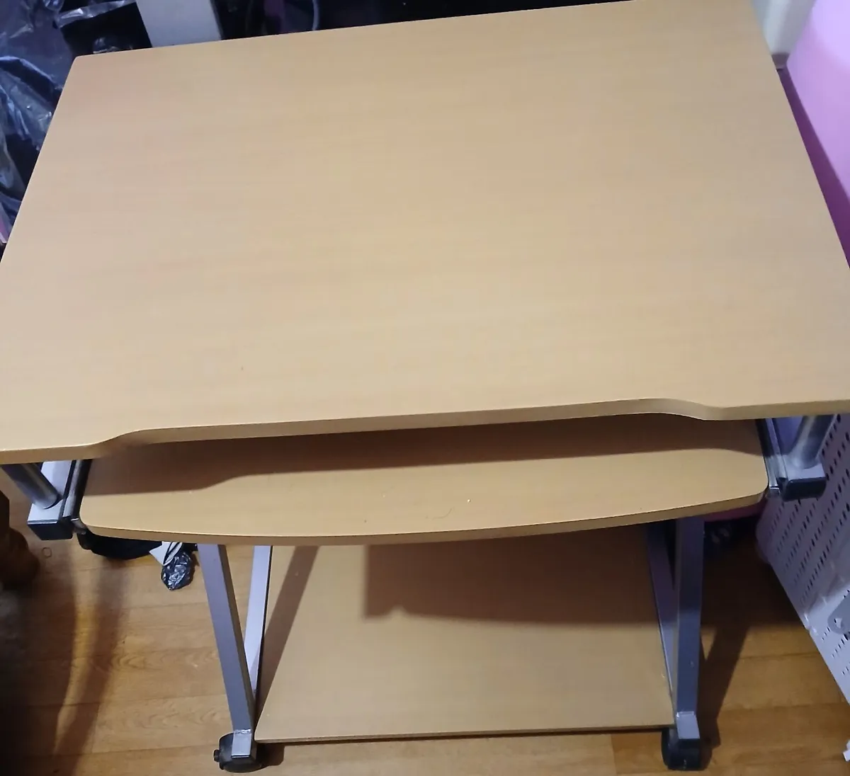 Computer desk - Image 1