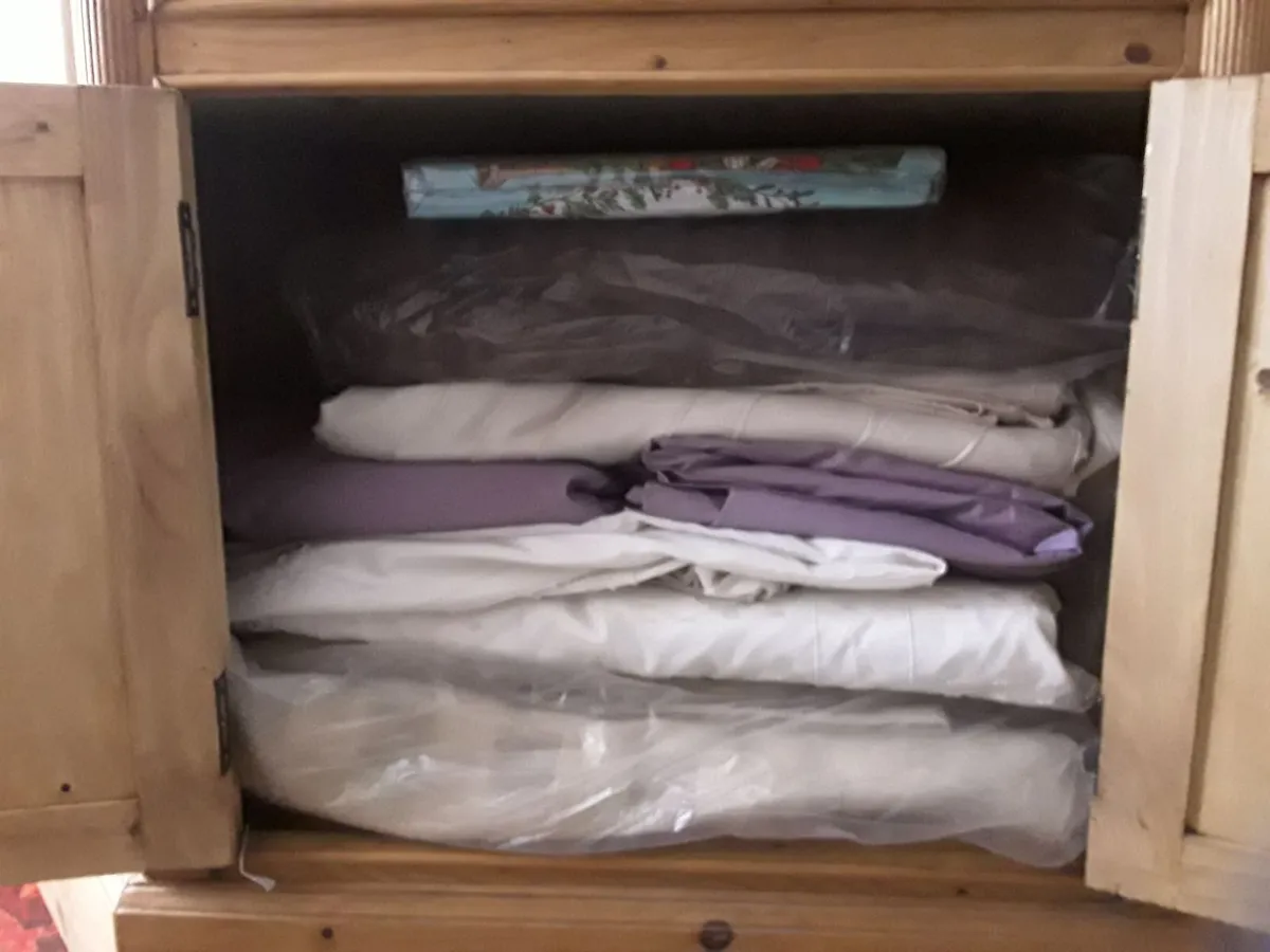 Heavy sturdy solid pine unit plenty of storage - Image 2