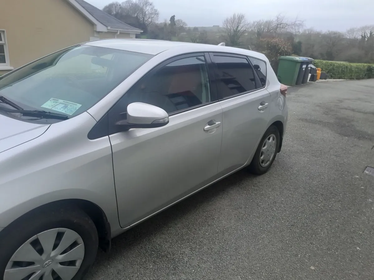 Toyota Auris 2016 - Image 2