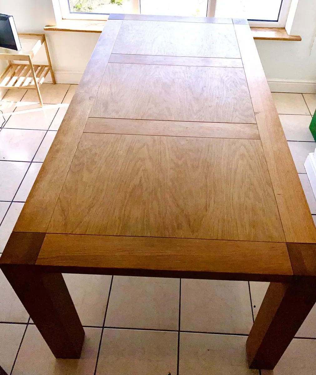 Great condition solid wood dining table - Image 3