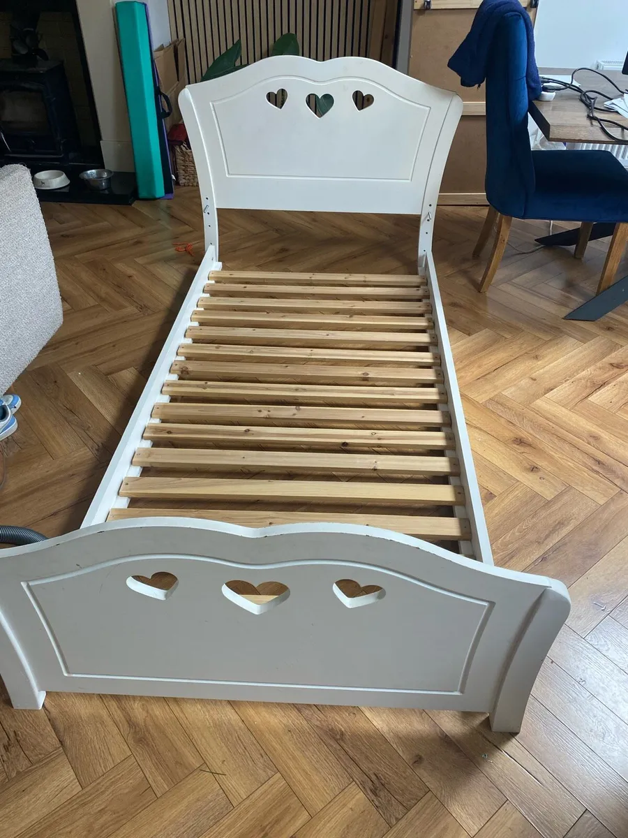 Single bed-white wooden - Image 2