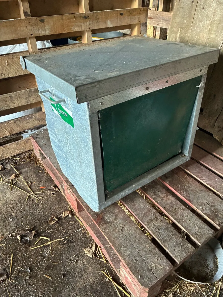 Condon 2ft gate hung creep feeder - Image 1