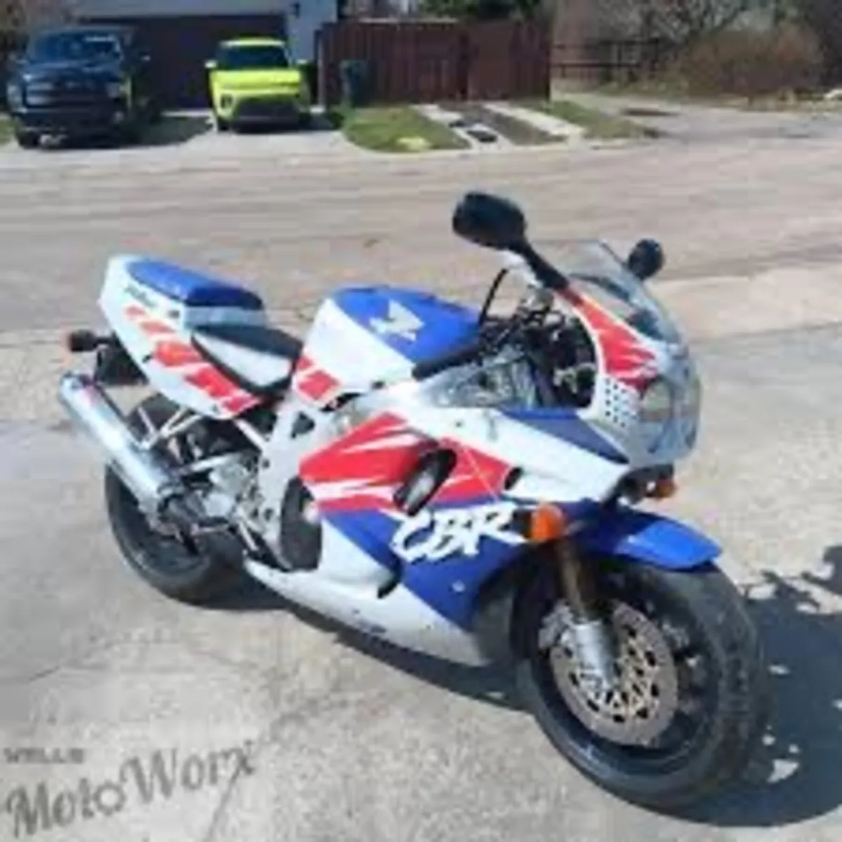 Looking 1992 fireblade - Image 2