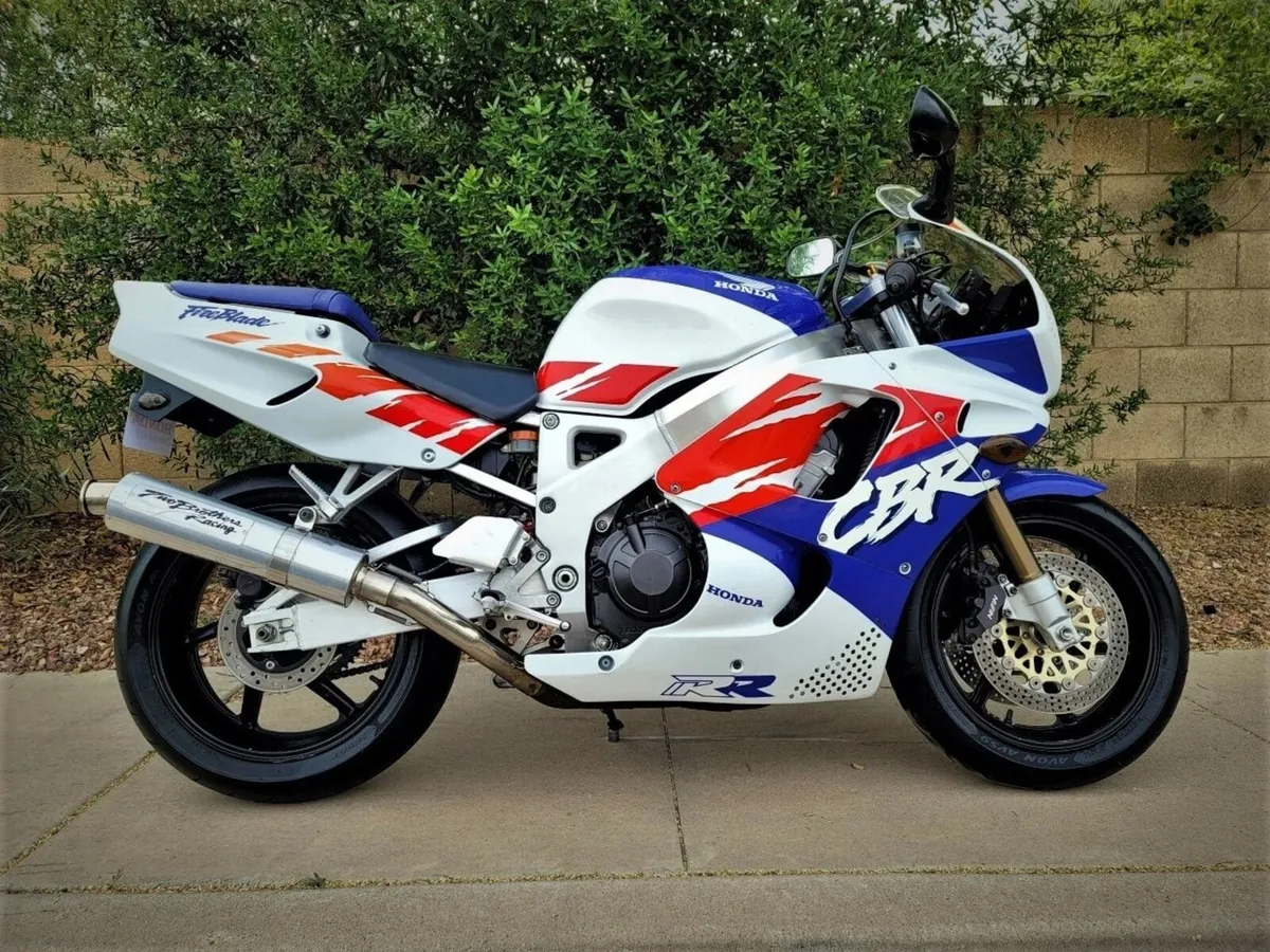 Looking 1992 fireblade - Image 4