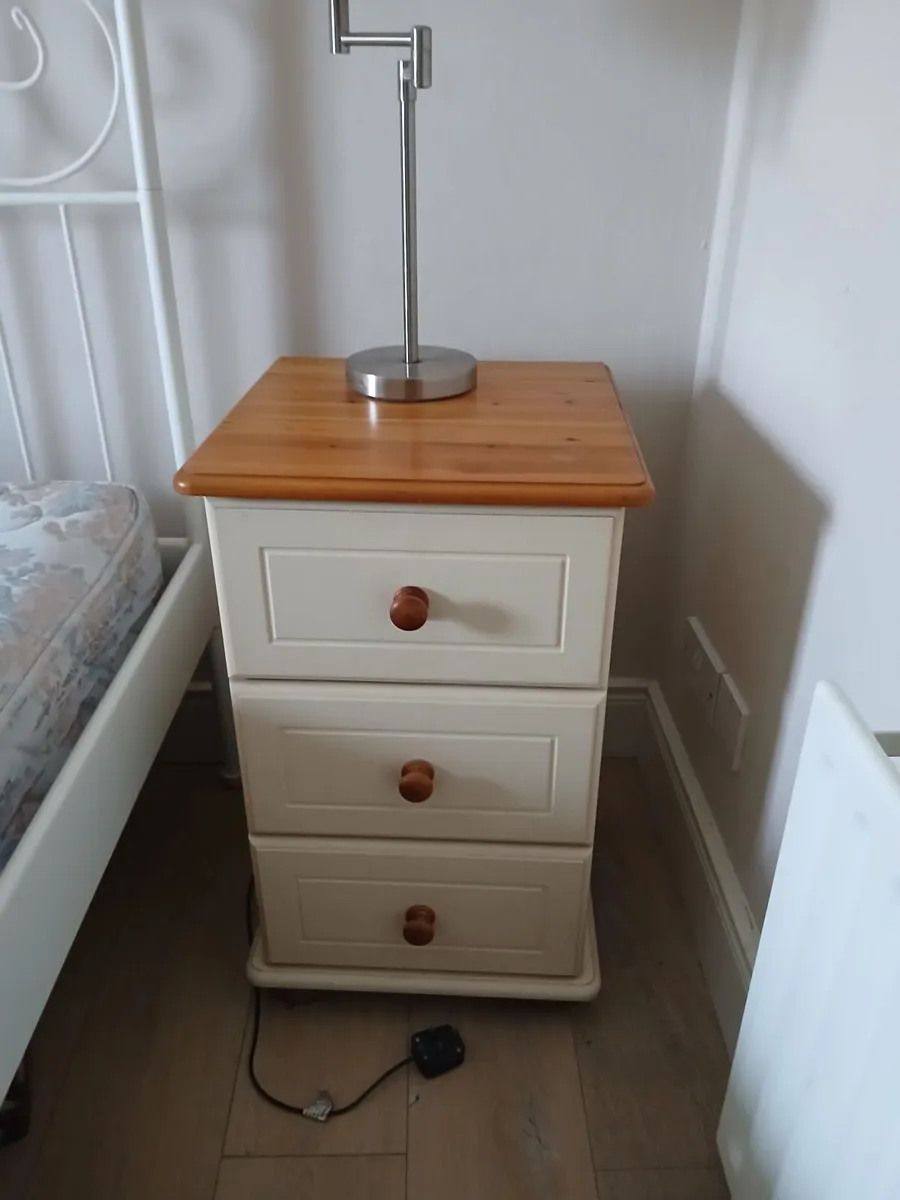 Wardrobe drawers and side lockers set - Image 1