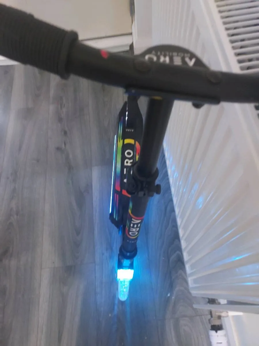 Kids scooter - Image 1