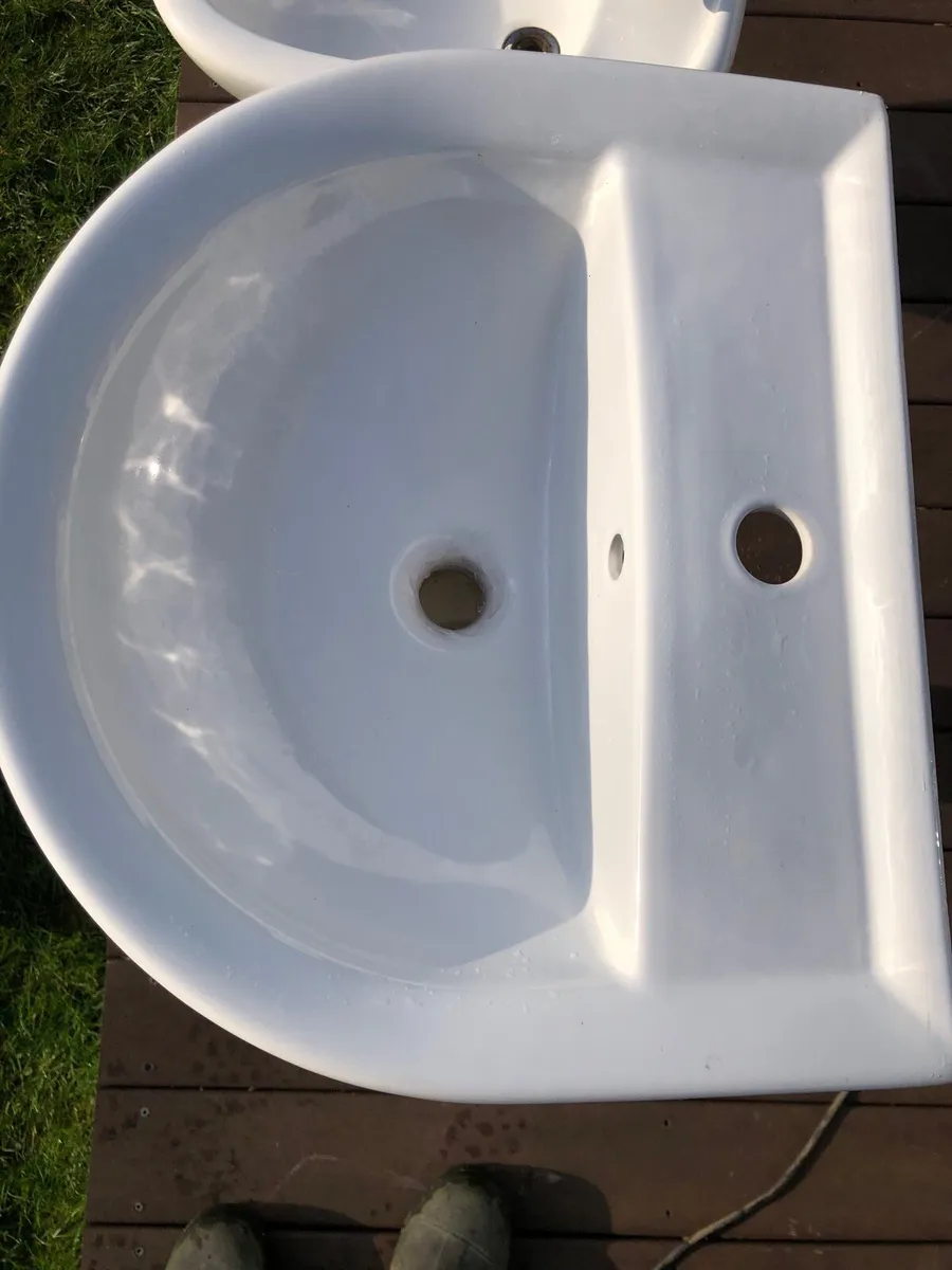 Basins pedestals and toilets - Image 1