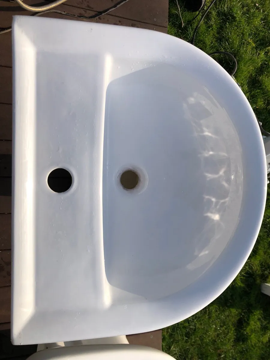 Basins pedestals and toilets - Image 2