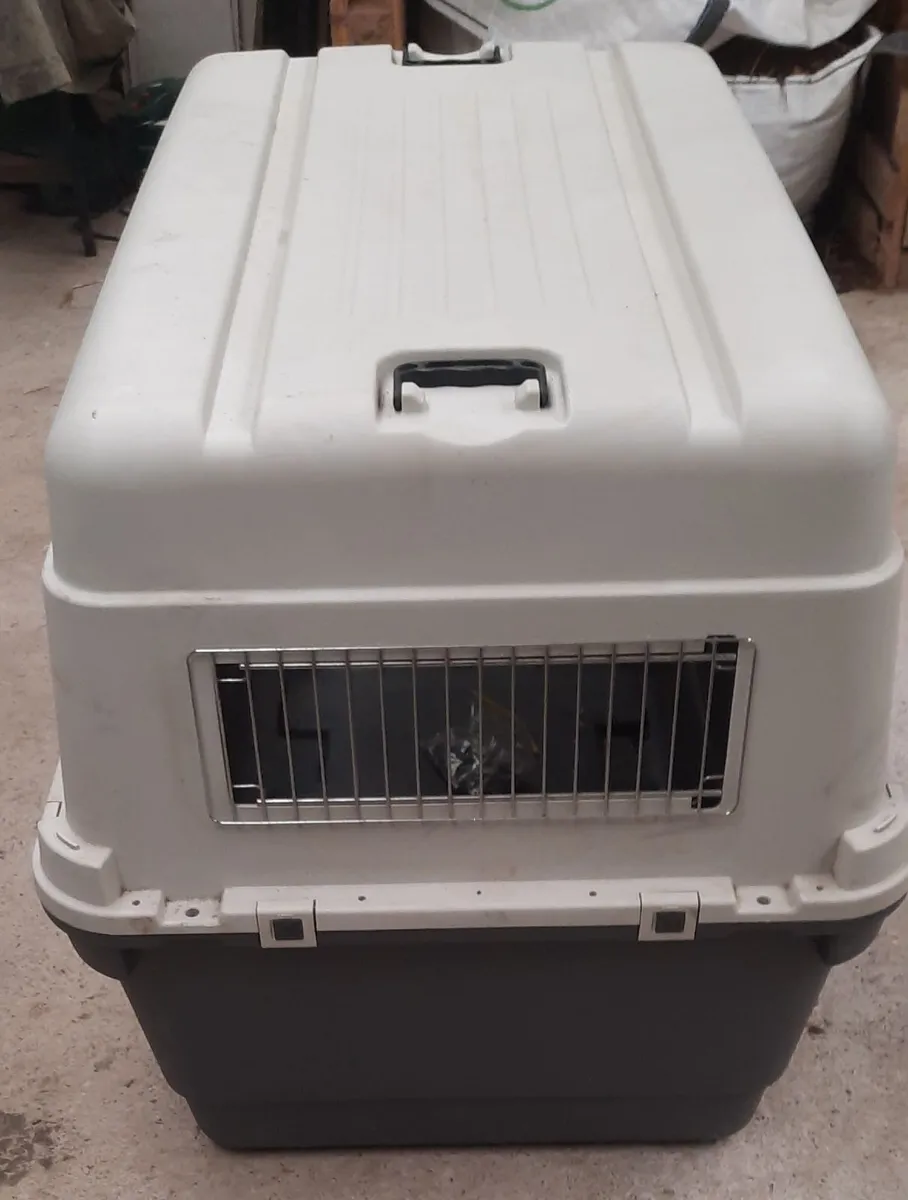 Dog / Pet crate / carrier - Image 3