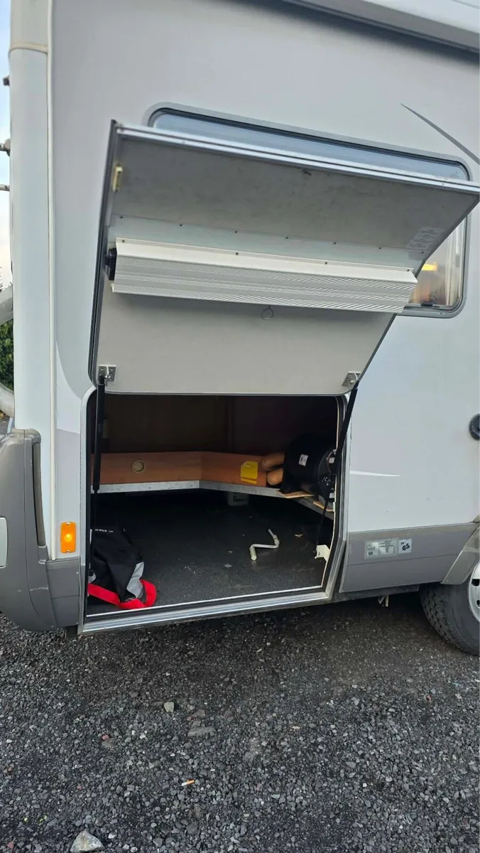 Fiat Ducato Hymer motorhome - Image 4