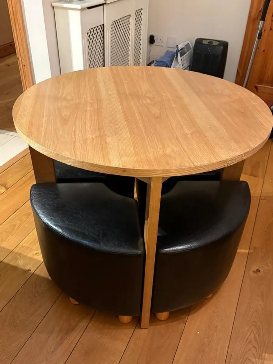Dining table and 4 stools - Image 1