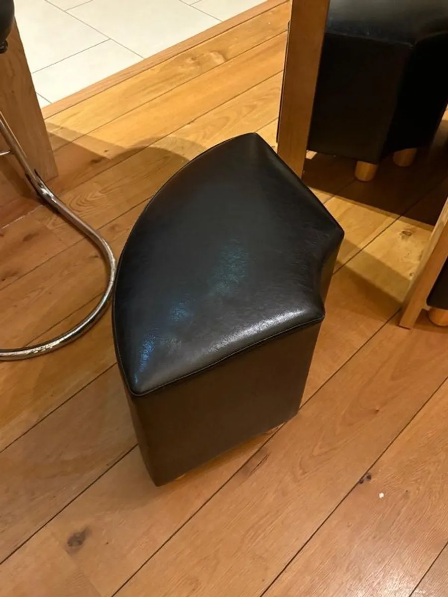 Dining table and 4 stools - Image 3