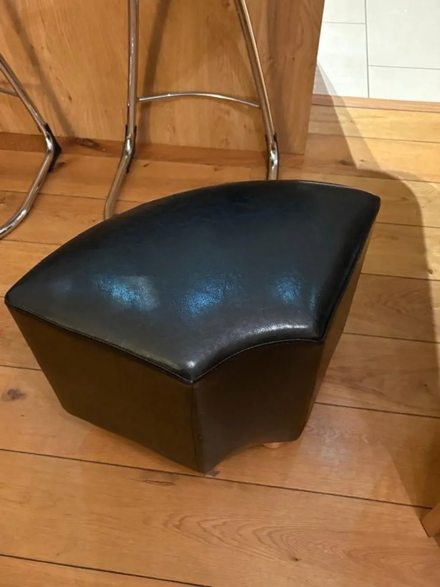 Dining table and 4 stools - Image 4