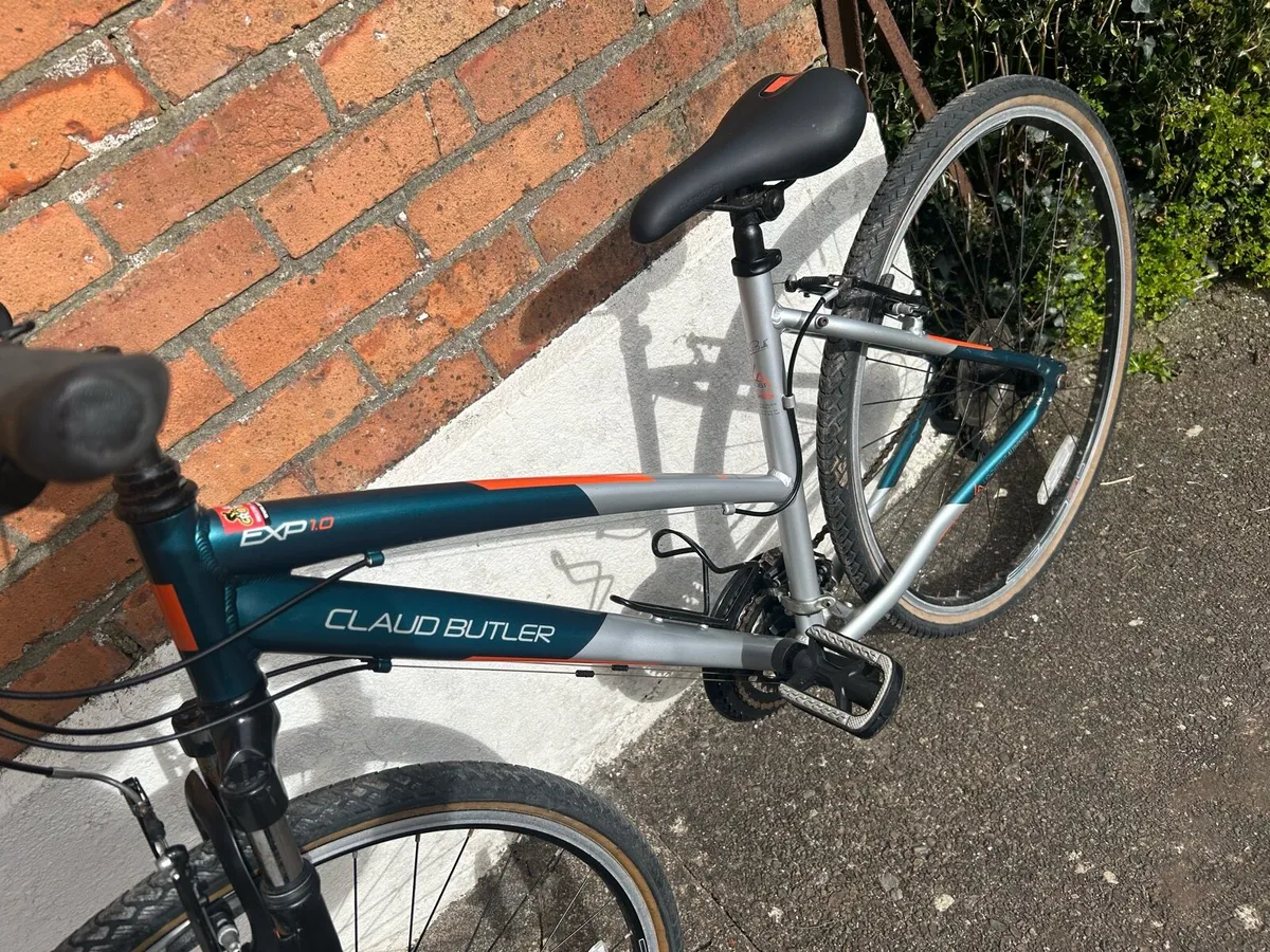 Claud Butler Women’s 18 speed hybrid bike - Image 2