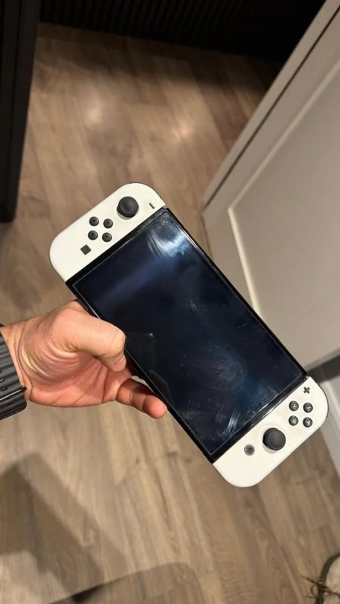 Nintendo Switch Oled - Image 2