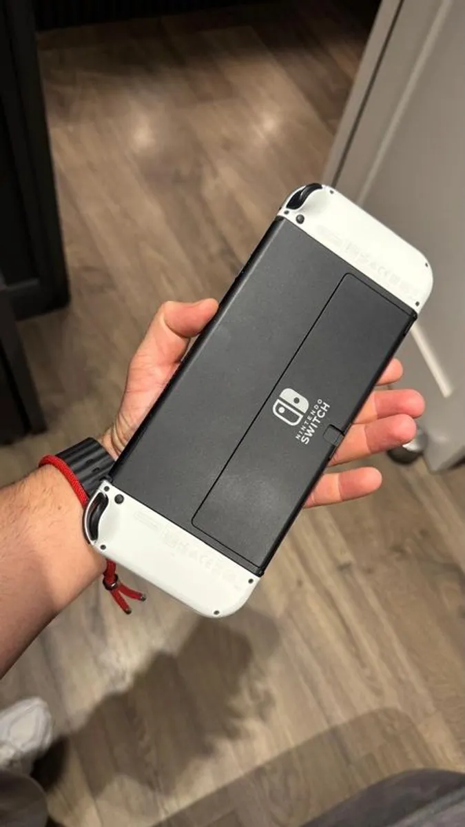 Nintendo Switch Oled - Image 3