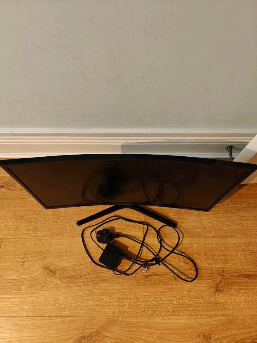 Samsung 24 Inch Curved Monitor – 1080p HDMI - Image 3