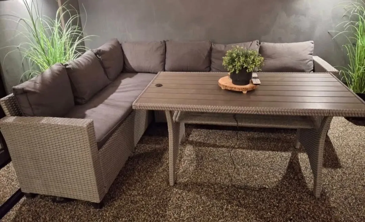 Corner garden seating ////// - Image 1