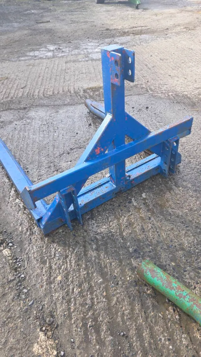 Bale Handler/Lifter - Image 1