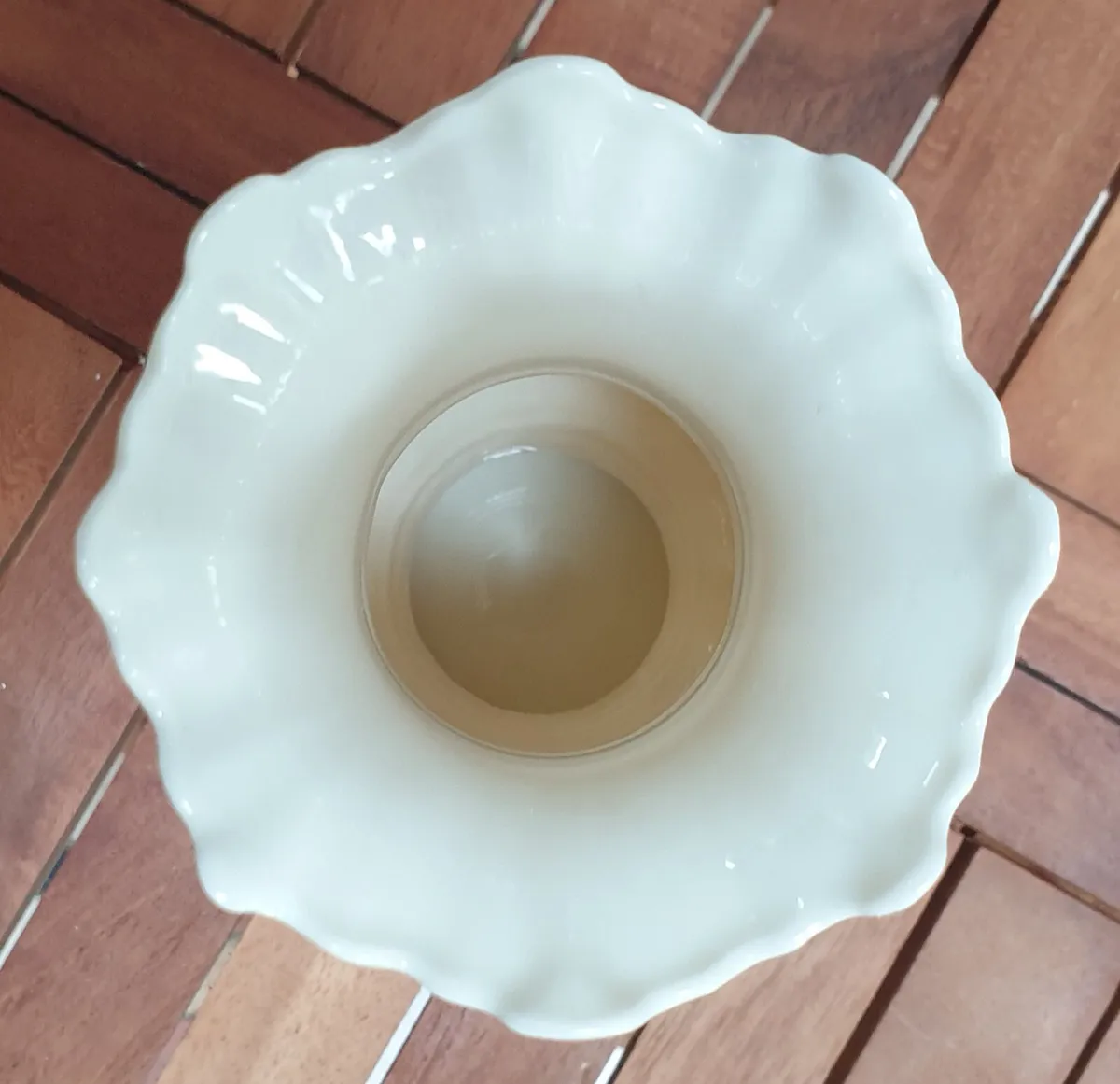 Belleek Vase - White with a Hint of Pink - Image 3