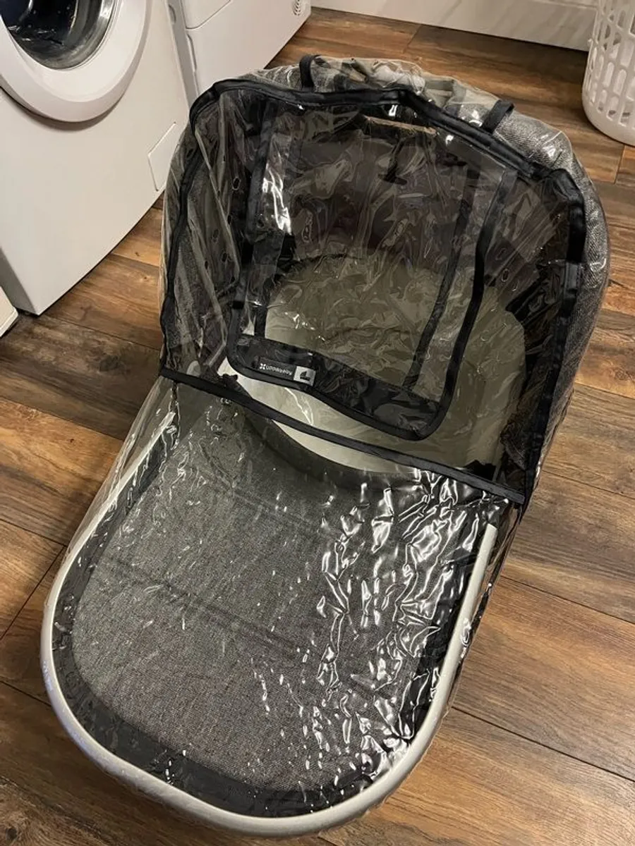 Uppa Baby Vista Twin Travel System - Image 4