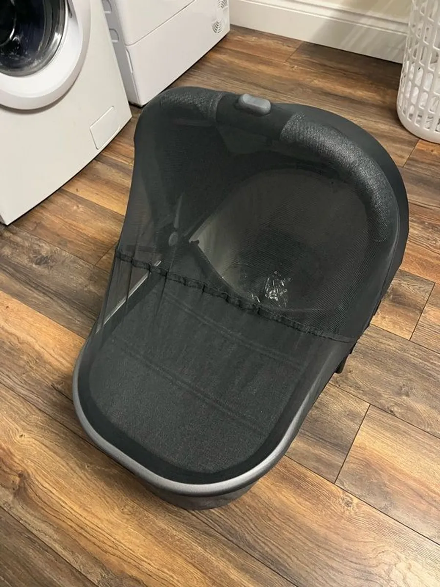 Uppa Baby Vista Twin Travel System - Image 3