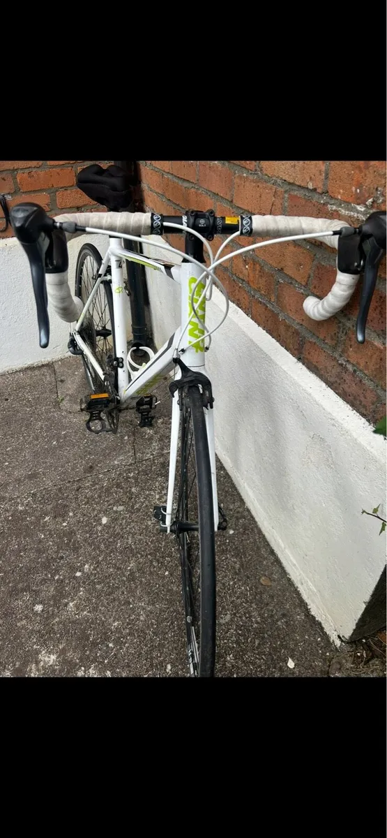 Giant Defy Men’s Road Bike - Image 4