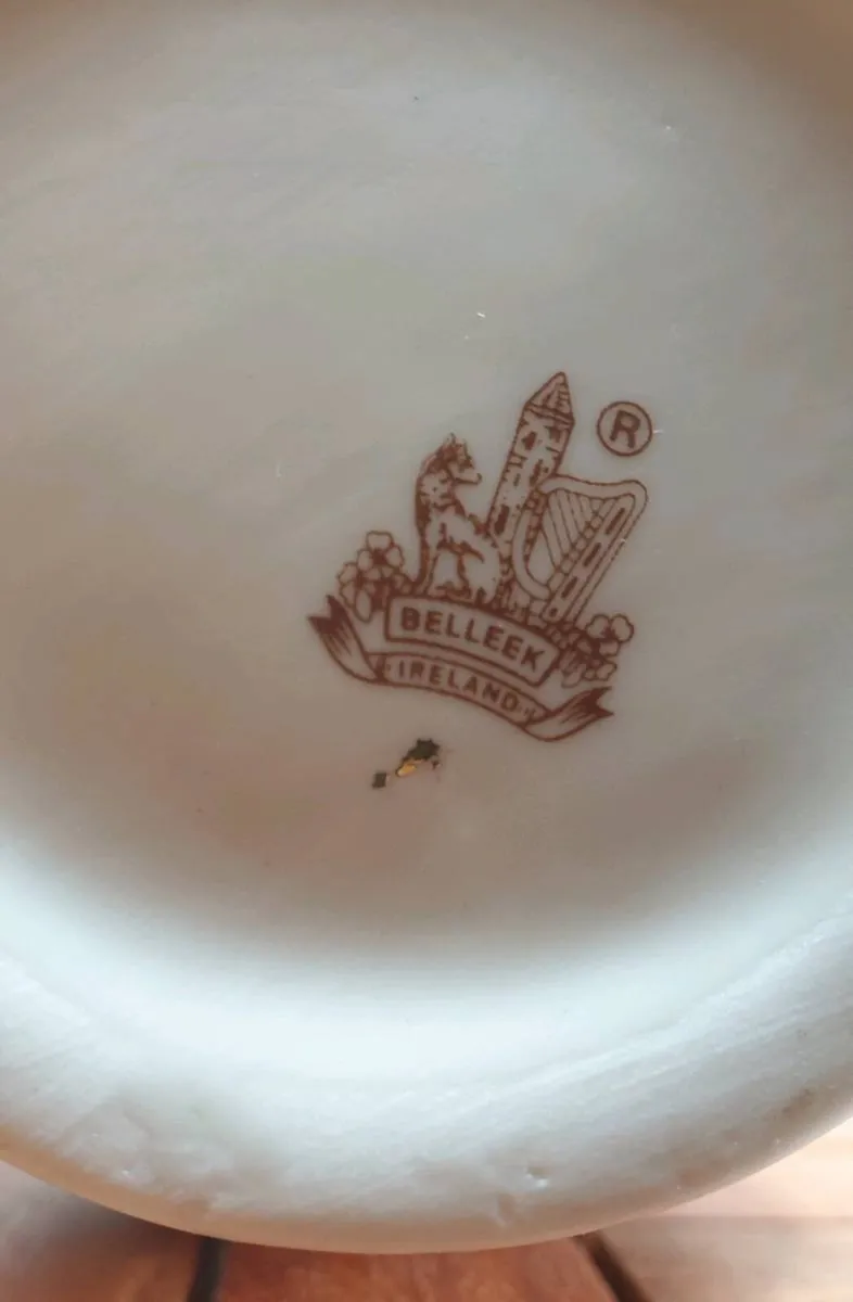 Belleek Vase - Shell Design White & Pink - Image 4