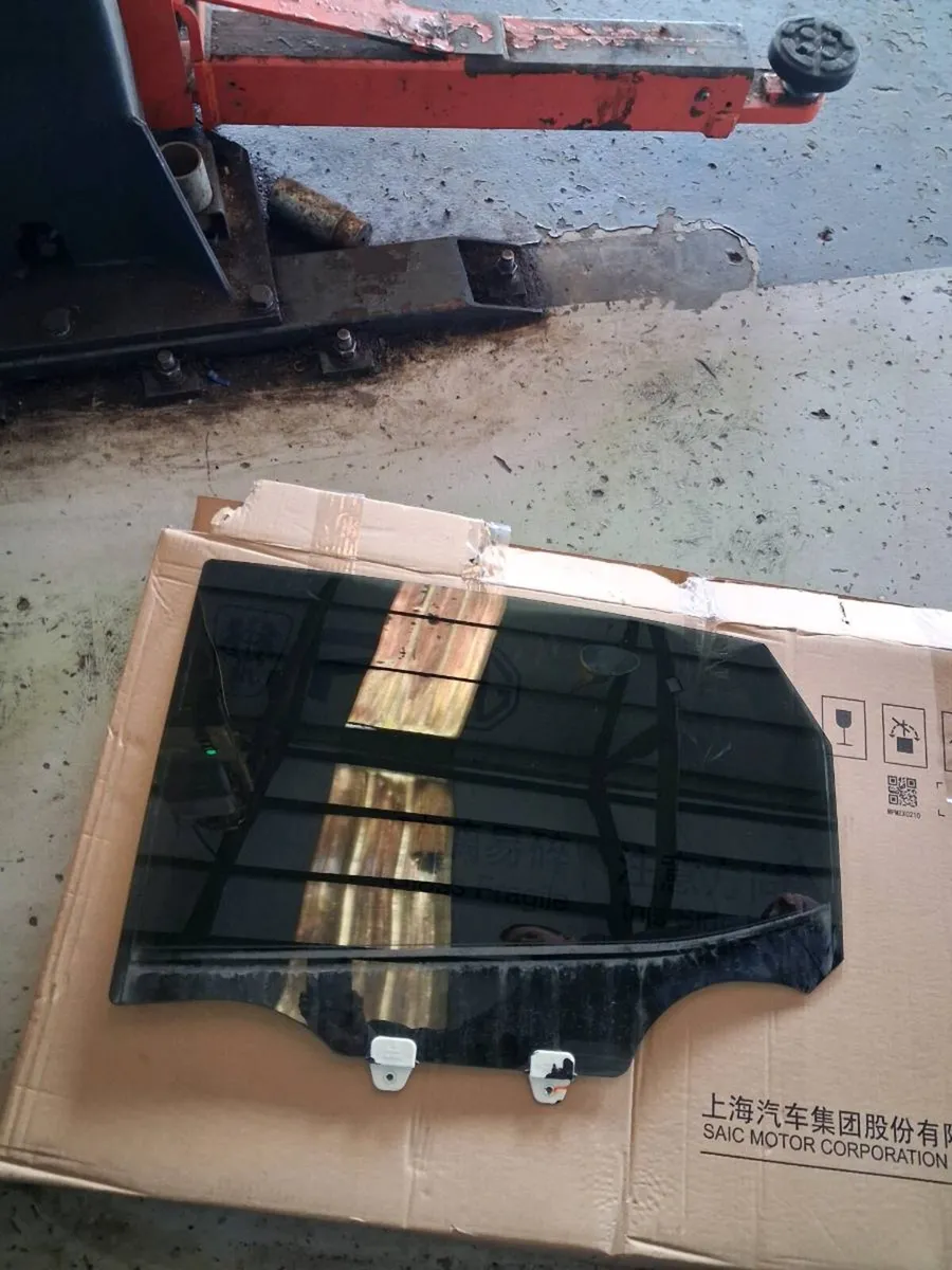 Mg zs rear privacy windows - Image 1