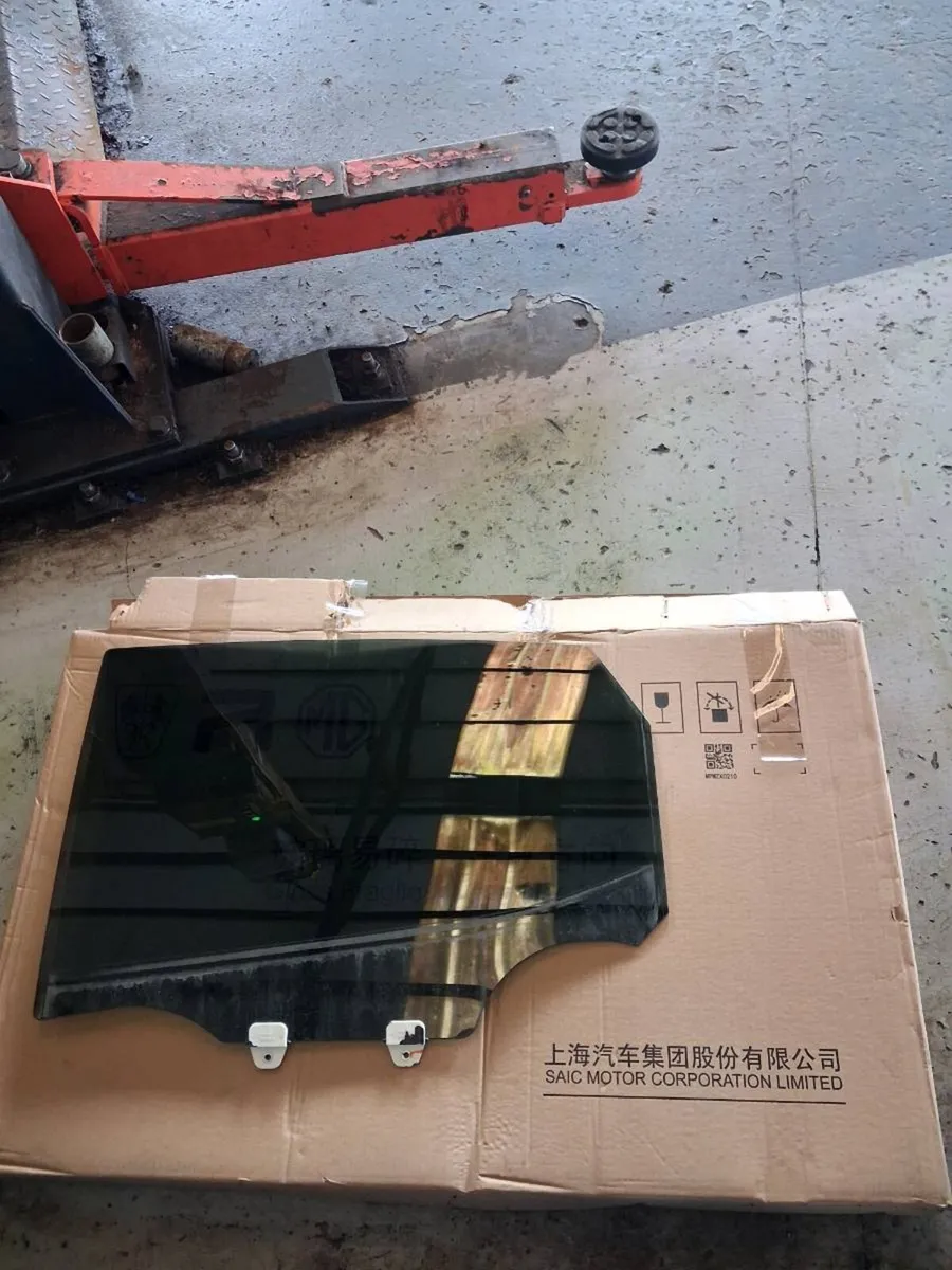 Mg zs rear privacy windows - Image 2