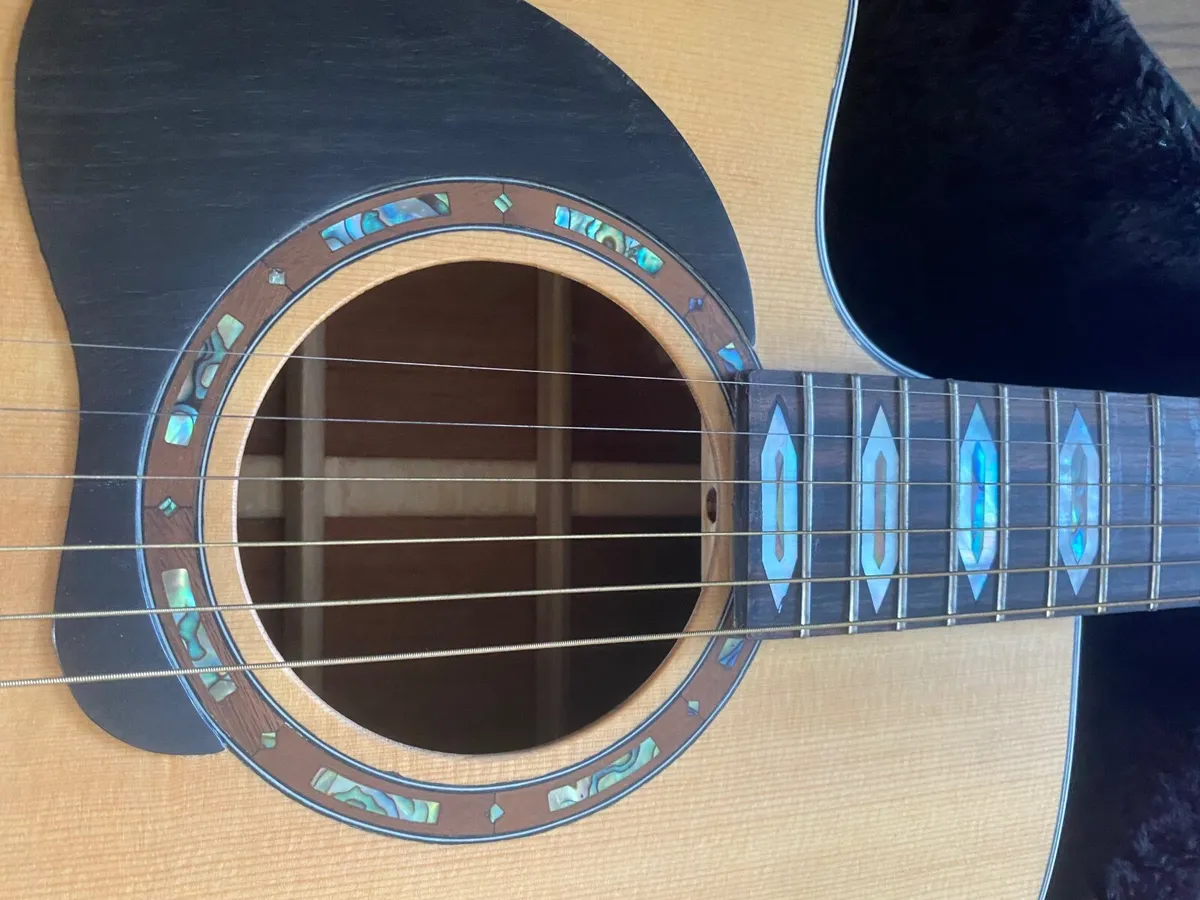 Left handed guitar - Image 3