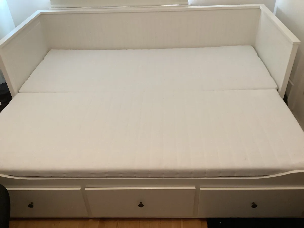LIKE NEW Ikea day bed - Image 4