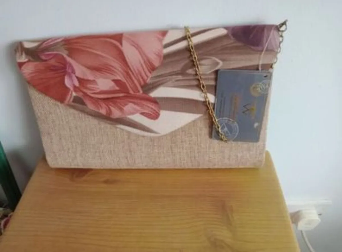 VINTAGE DRESS/NEW/FREE BAG TO MATCH - Image 4